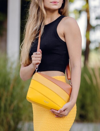 Dámská crossbody kabelka žlutá - Vuch Coalie Striped Yellow