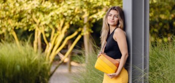 Dámská crossbody kabelka žlutá - Vuch Coalie Striped Yellow